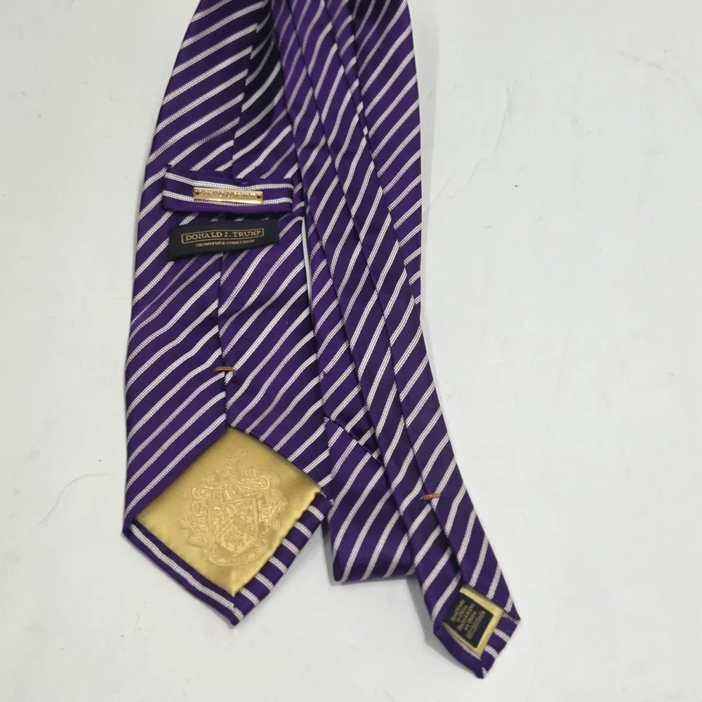 Donald J Trump‎ Signature Collection Silk Tie Mens Purple White Striped Gold Bar